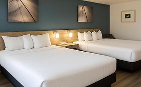 Rancho San Diego Inn & Suites